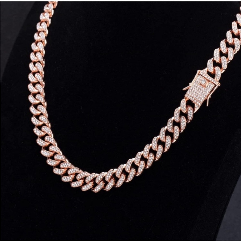 Woman’s 20” Rose Gold Ice Out Chain *NEW* 
FASHION FAVE